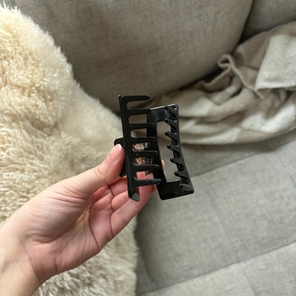 Daily Kōv  Esstenials Claw Clip in Size Small - Picture 2 of 3
